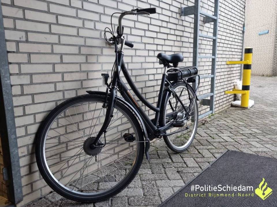Politie Schiedam dringend op zoek naar eigenaar van deze fiets