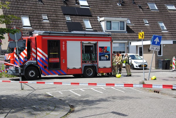 Gaslek aan Warmoezenierstraat in Schiedam Noord