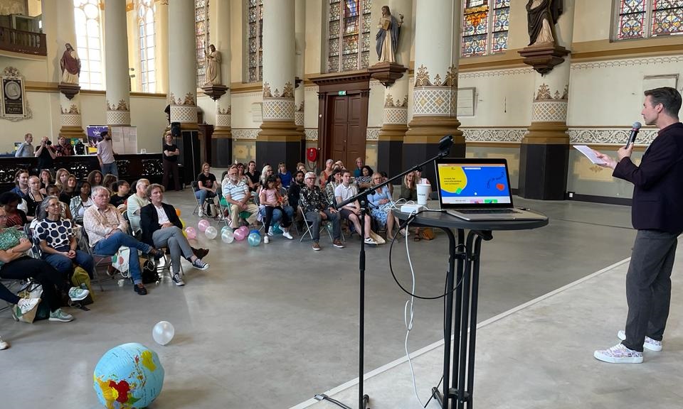 'Parels van Schiedam' aan scholen gepresenteerd in Havenkerk