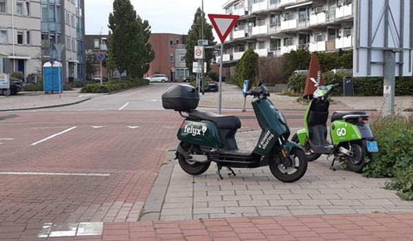 In totaal maximaal achthonderd deelscooters en deelfietsen in Schiedam