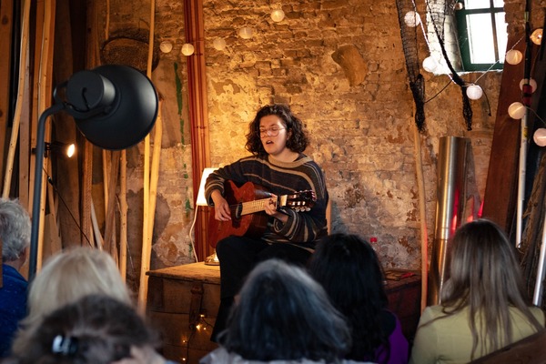 Molentonen strijkt neer in het Jenevermuseum