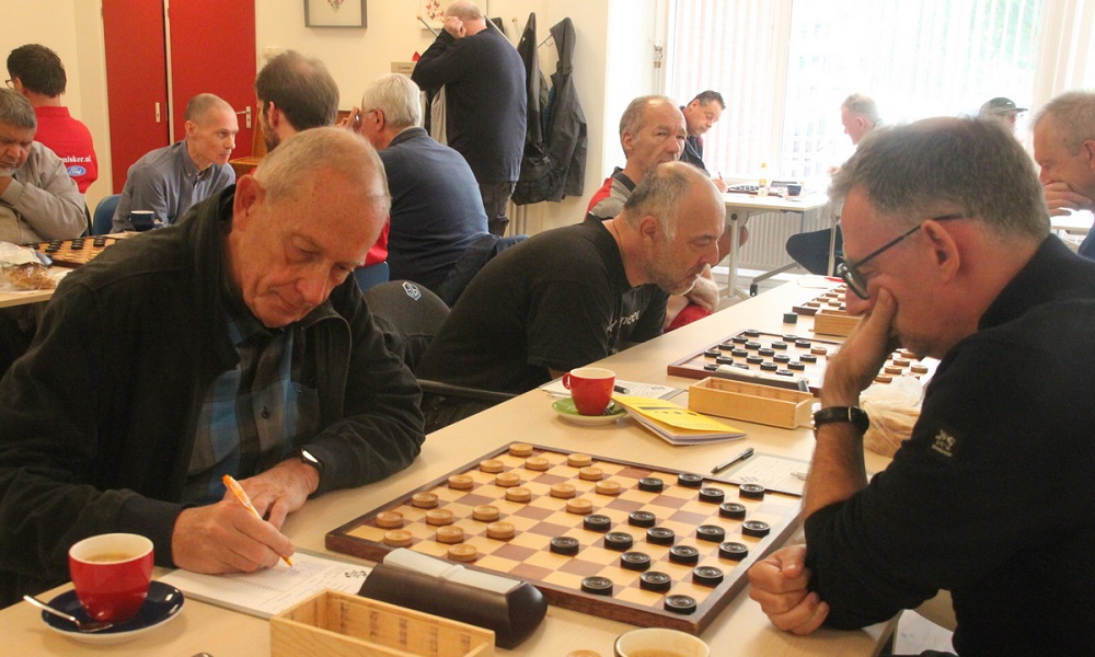Damkampioen komt goed uit startblokken tegen Damlust
