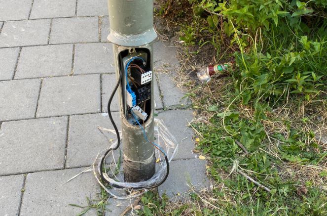 Gevaarlijke situatie lantaarnpaal Nieuwland