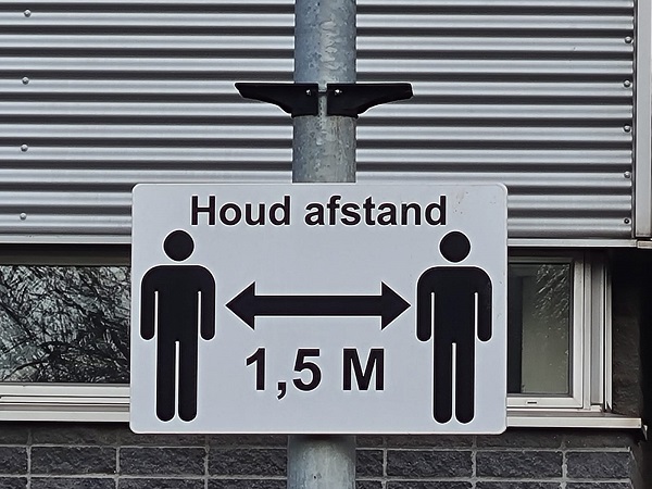 Dagtotaal besmettingen stijgt tot  7575, maar aantal coronapatiënten op IC daalt onder 800