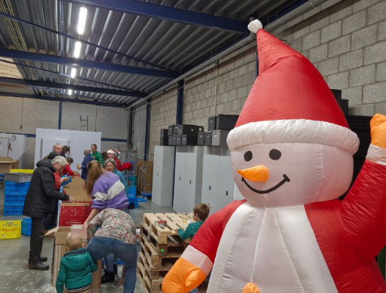 Rotaryclub Schiedam zorgt voor 150 pakketten voor ouderen