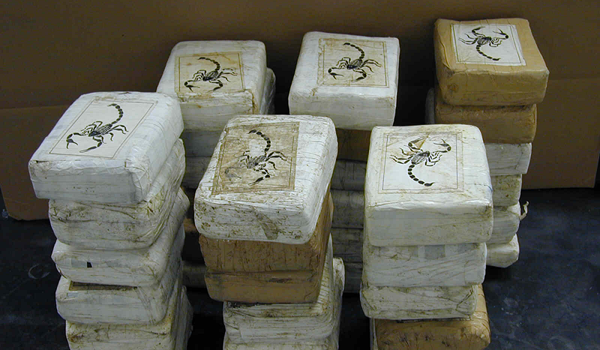 Kilo's cocaïne en tienduizenden euro's contant geld aangetroffen
