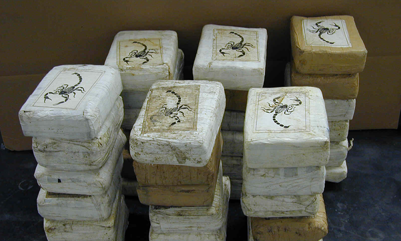 Kilo's cocaïne en tienduizenden euro's contant geld aangetroffen
