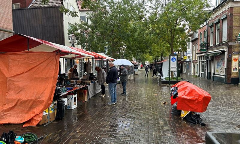Het is koopzondag én vlooienmarkt in centrum van Schiedam