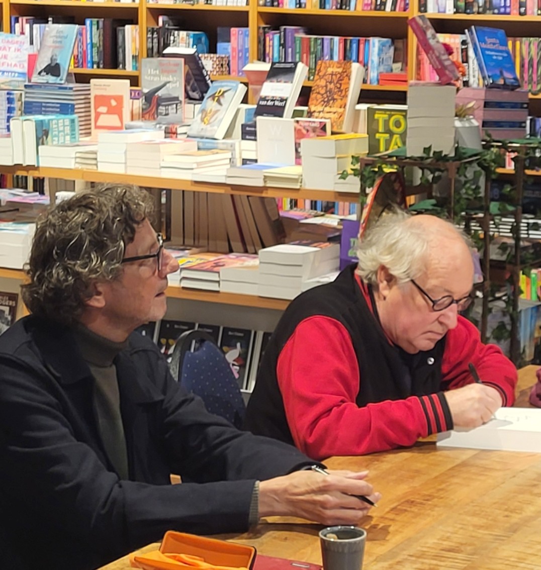 Youp van 't Hek signeert biografie bij Post Scriptum