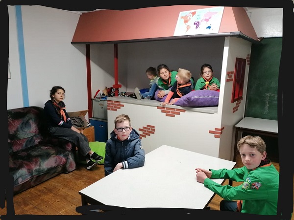 Welpen van Scouting Taizé verdiepen zich in journalistiek