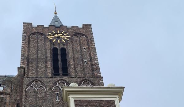 Onder meer carillonconcert Grote Kerk om stil te staan bij één jaar oorlog