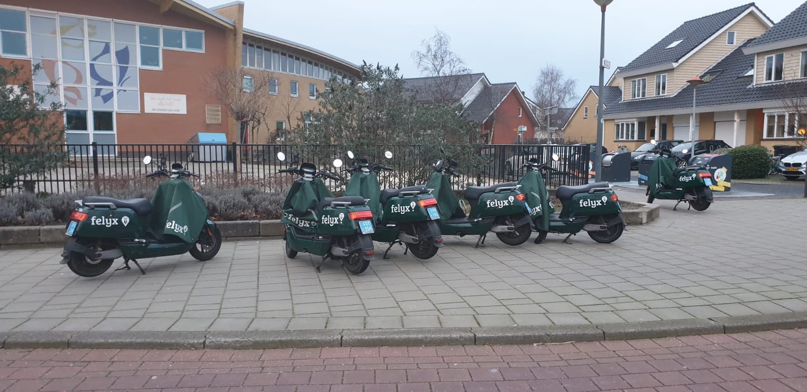 Boa's leggen sancties op aan hinderlijk geparkeerde deelscooters