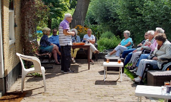 Bewoners uit Groenzicht bezoeken de Groene Raat