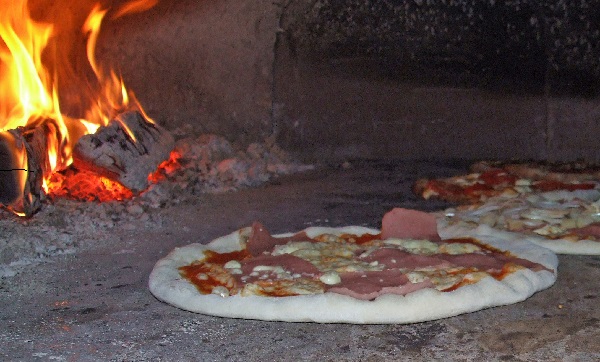 Pizzabezorger op Prins Bernhardlaan beroofd van zijn pizza's