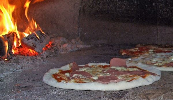 Pizzabezorger op Prins Bernhardlaan beroofd van zijn pizza's