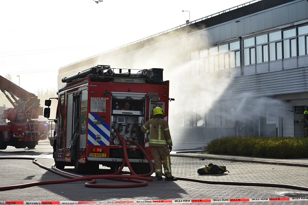 Grote brand in bedrijfspand