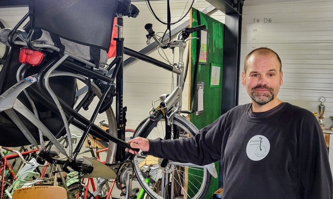 Oproep fietsenmaker Jeroen: "Lever overtollige fietsen bij mij in"
