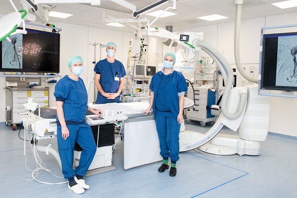 Franciscus neemt splinternieuwe hybride operatiekamer in gebruik