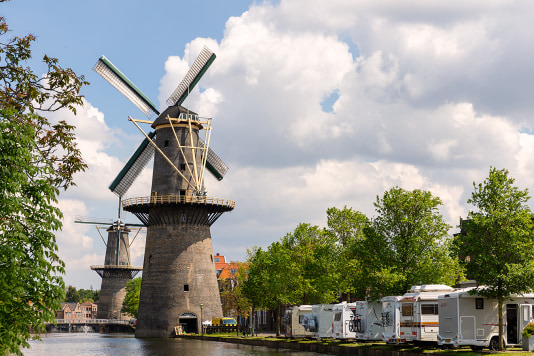 Biologische molenaars ontvangen ton voor herstel voedselkwaliteit