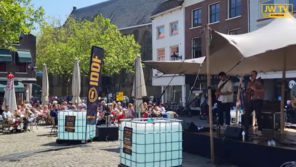 De eerste dag van de IDDF-feestweek