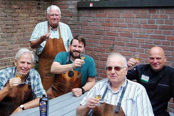 Branderswijn 2021, een traditionele moutwijn die naar appeltaart smaakt