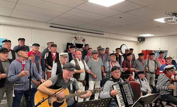 Schiedam Shantykoor Stuurloos in De Brug