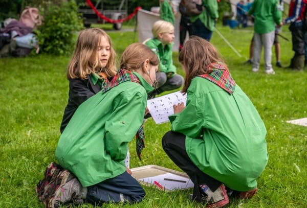 Welpen doen mee aan Jungledag