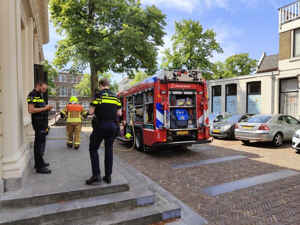 Brand in toiletruimte klein. Rookschade groot.