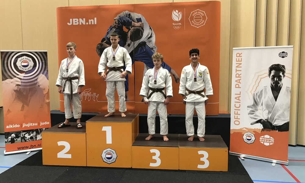 Celil Uyar wint medaille, Kayra Uyar breekt spaakbeen