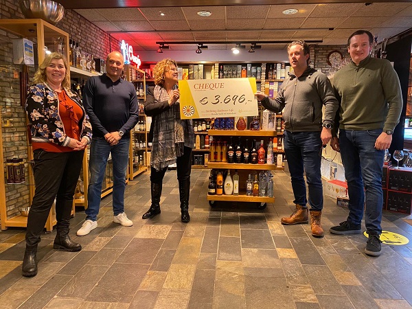 Tafelronde Schiedam brengt 3696 euro bijeen voor Embrace Life