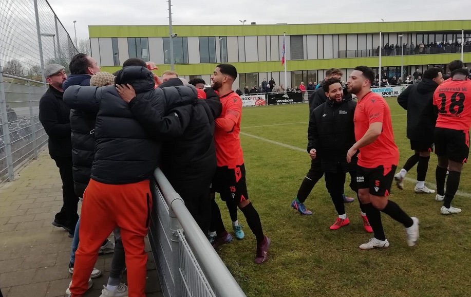 Koploper pakt in derby bij Kethel Spaland pas in blessuretijd de winst