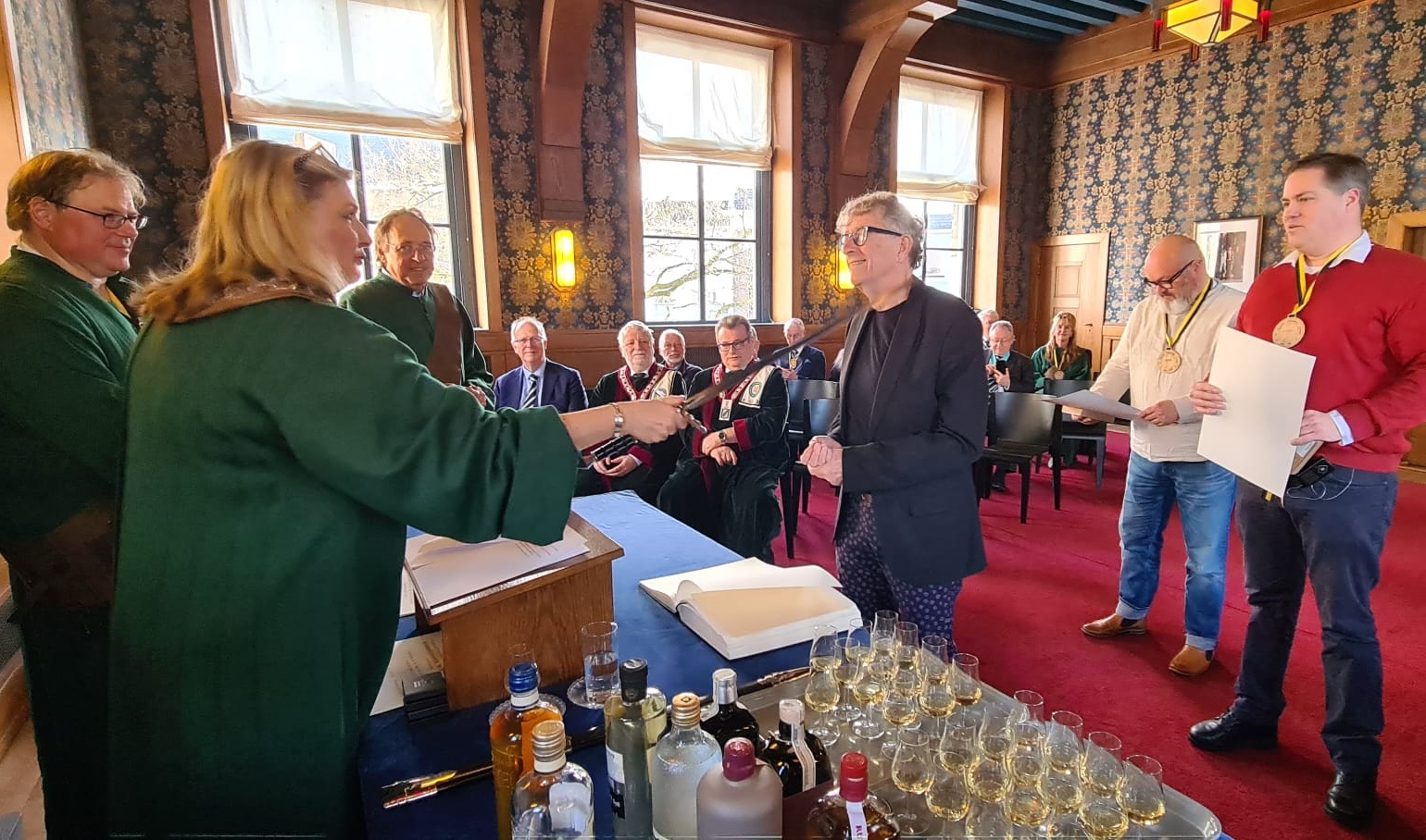 Veel nieuwe gezellen en ridders bij het jenevergilde