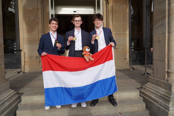 Schiedamse scholier pakt met zijn team goud op Science Olympiade
