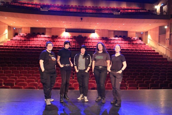 Enkel vrouwen in de theatertechniek
