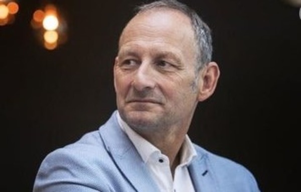 Mart de Kruif reikt Geuzenpenning uit aan Ukraine 5 AM Coalition