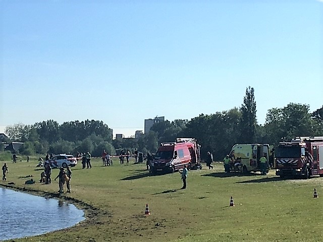 Zoektocht naar 'persoon te water' in waterplas bij Kethel
