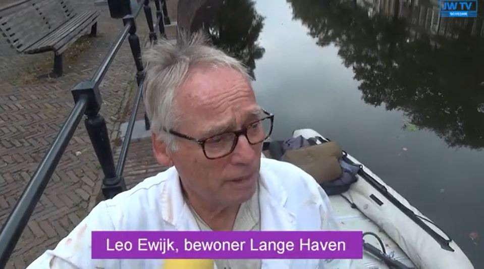 Schrik om bewegingloze man in bootje op Lange Haven