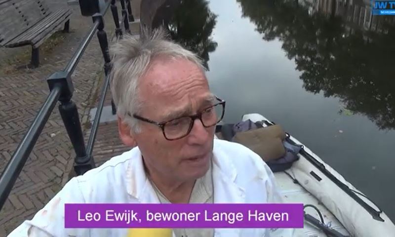 Schrik om bewegingloze man in bootje op Lange Haven