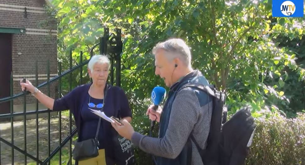 Radiomaker Erik Lemmers wandelt door Kethel