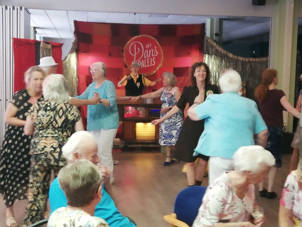 Regenboog Danspaleis in Soos Blauwhuis