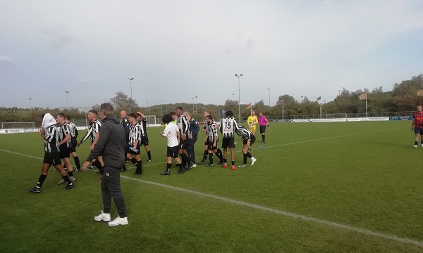 Staking wegens vuurwerk buiten complex Victoria'04 Vlaardingen