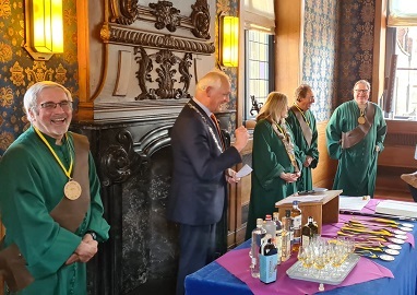 Britse distillateurs fietsen van Londen naar 'jeneverhoofdstad'