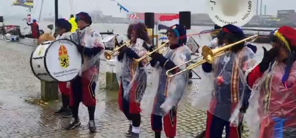 Weer of geen weer, Sint komt aan in Schiedam 