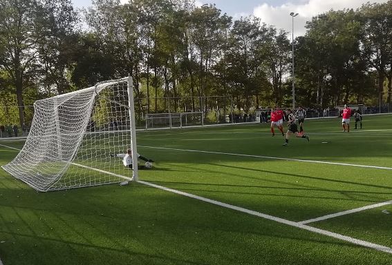 Excelsior'20 na zege alleen op kop