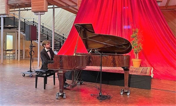 Optreden pianist Alexander Chater tijdens Lunchconcert