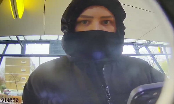 Fraudeur neemt laptop, bankpassen en telefoon mee en plundert bankrekening