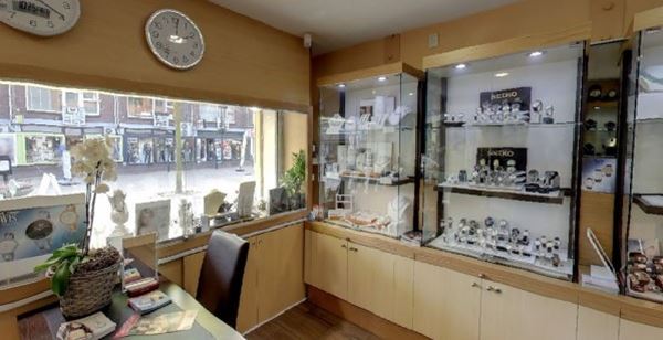 'Niet-essentiële' winkelier mag zijn waar niet uitstallen voor zijn winkel