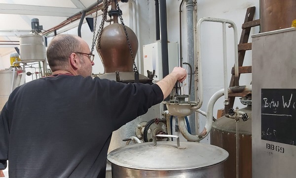 Herstart JeuDeGin door geboren Schiedammer Leo Fontijne, enig Hofleverancier van Vlaardingen