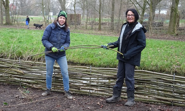 NME-centrum werkt aan kriebelbeestjestuin en schutting