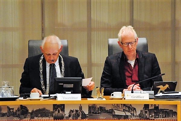 Raadsgriffier Hans Scherpenzeel zet loopbaan voort in Almelo